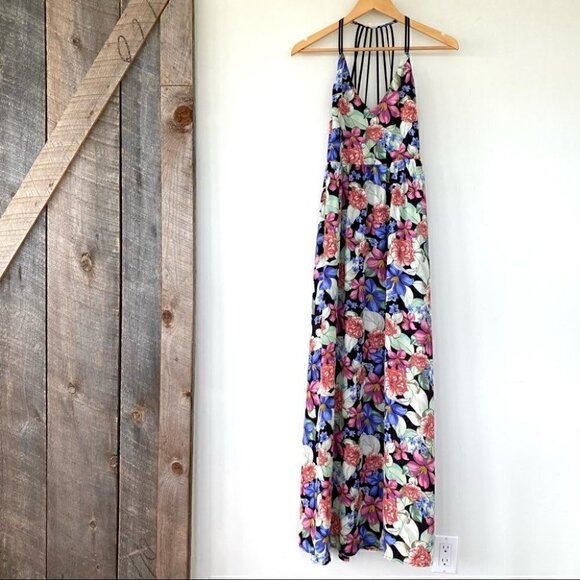 Forever 21 maxi dress, with halter top & open back.  NWT - Picture 3 of 12